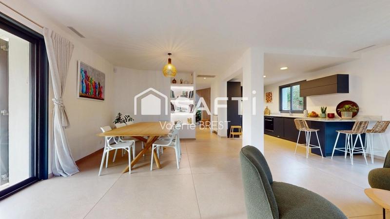 Maison - 210 m² - 8 pièces