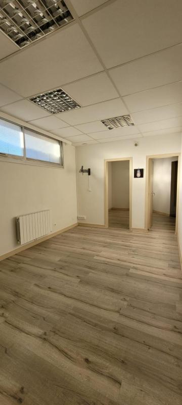 Local commercial - 61 m² - 3 pièces