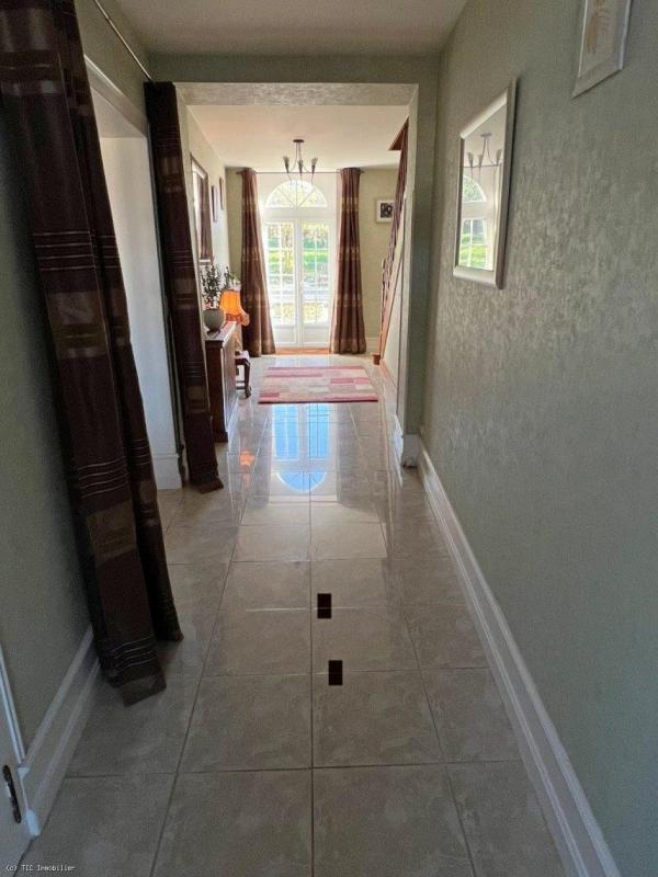 Maison - 302 m² - 9 pièces