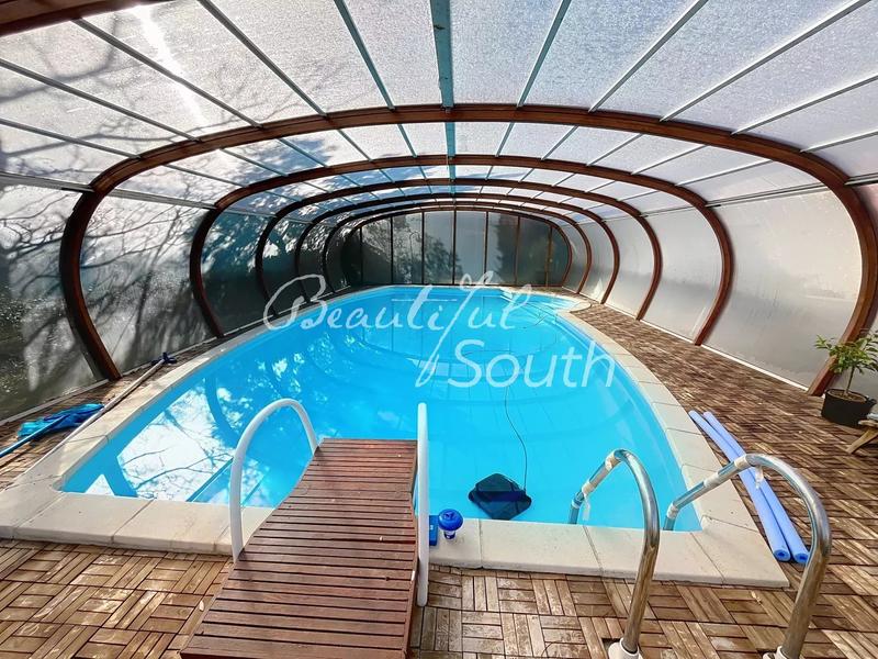 Villa - 263 m² - 5 pièces