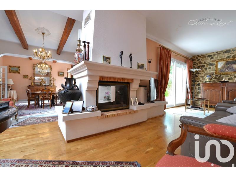 Maison - 273 m² - 8 pièces
