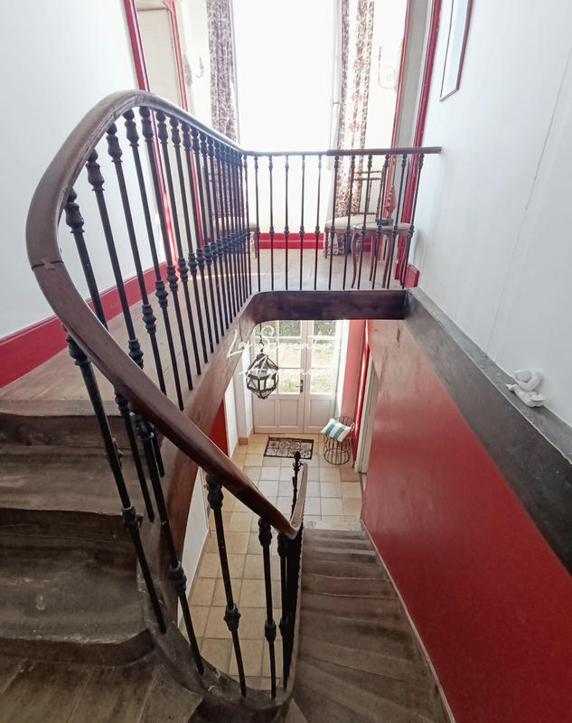 Propriété - 297 m² - 10 pièces