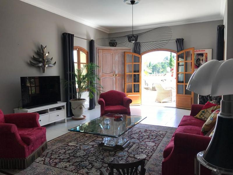 Maison - 243 m² - 4 pièces