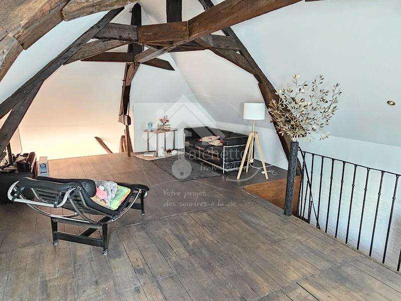 Maison - 230 m² - 9 pièces