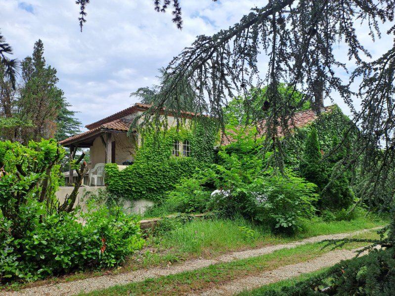 Maison traditionnelle - 228 m² - 4 pièces