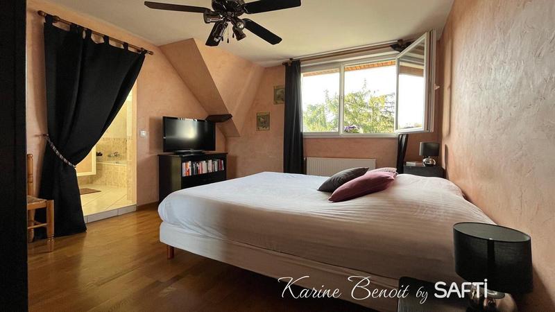 Maison - 238 m² - 9 pièces