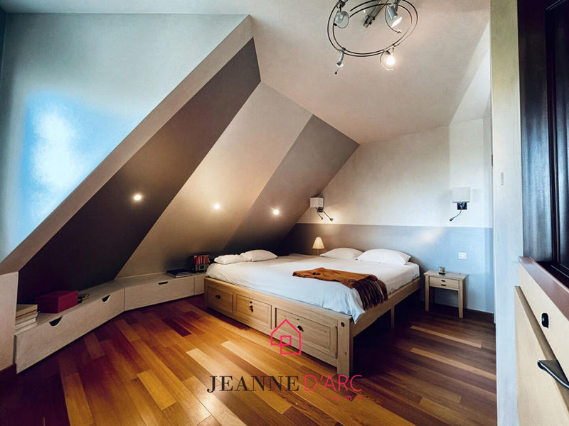 Maison - 165 m² - 9 pièces