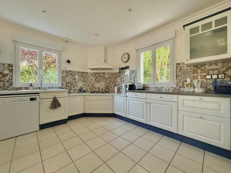 Pavillon - 215 m² - 5 pièces