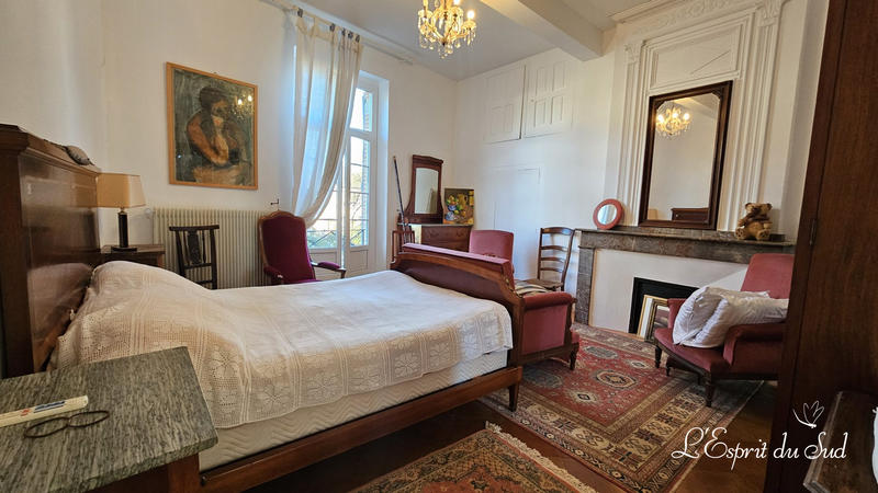 Maison ancienne - 355 m² - 8 pièces