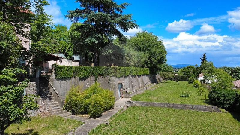 Maison - 243 m² - 9 pièces