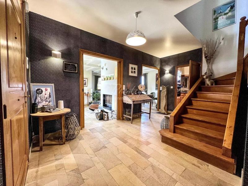 Maison - 429 m² - 10 pièces