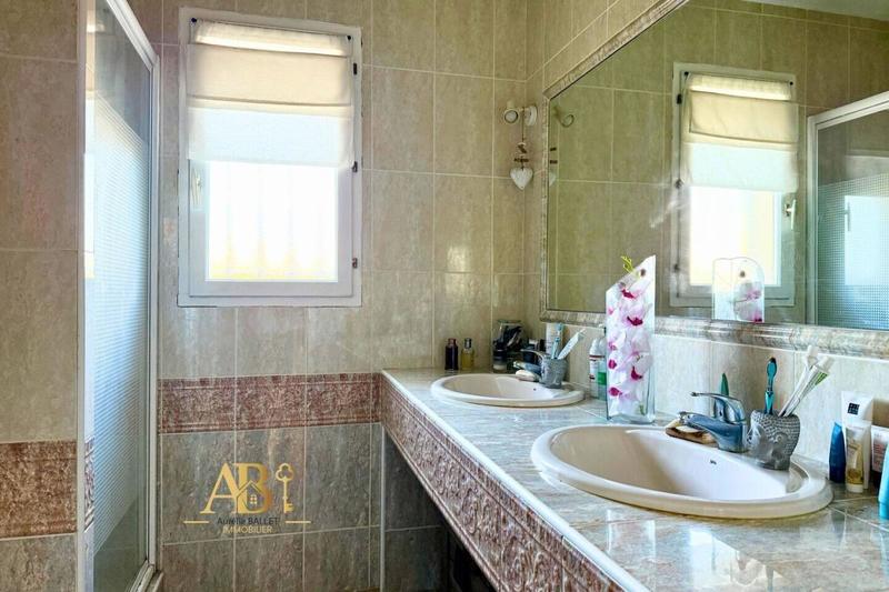 Maison - 102 m² - 4 pièces