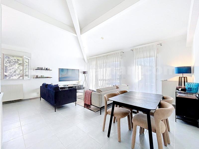 Appartement - 84 m² - 4 pièces