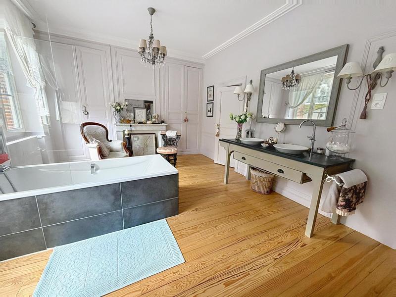 Maison de maîtres - 300 m² - 8 pièces