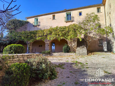 Maison - 238 m² - 7 pièces