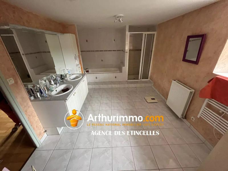 Maison - 185 m² - 9 pièces