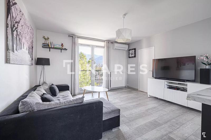 Appartement - 93 m² - 5 pièces