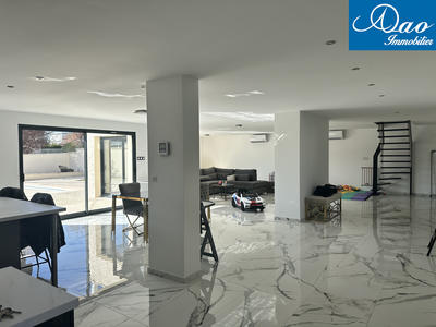 Maison - 290 m² - 6 pièces