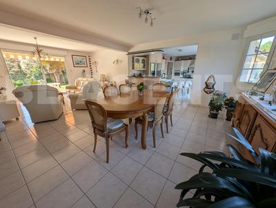 Maison traditionnelle - 176 m² - 6 pièces