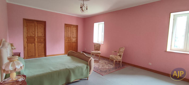 Maison - 318 m² - 9 pièces