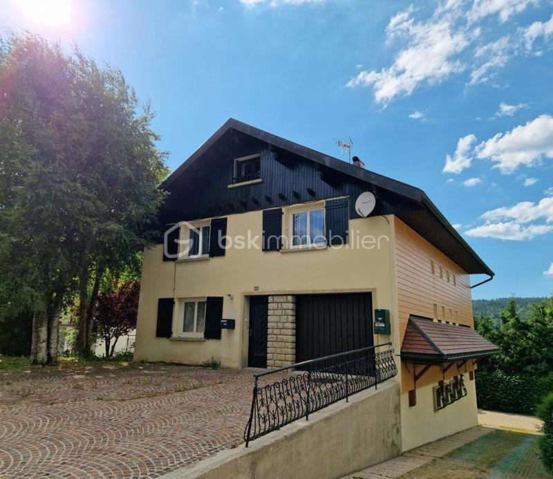 Maison - 249 m² - 12 pièces