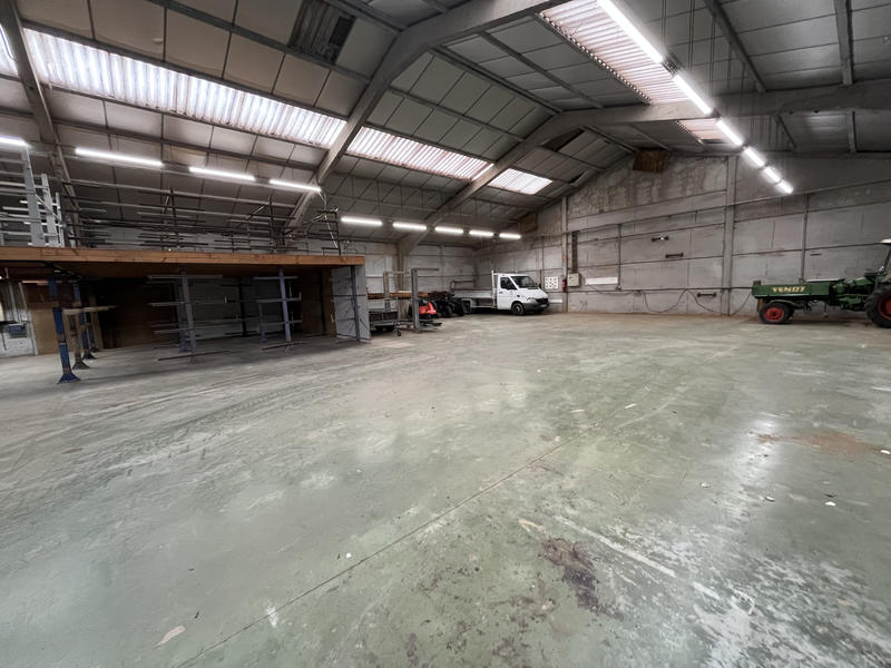 Local commercial - 1 500 m²