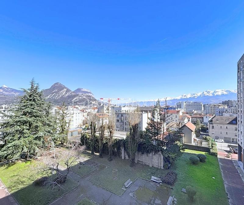 Appartement - 120 m² - 5 pièces