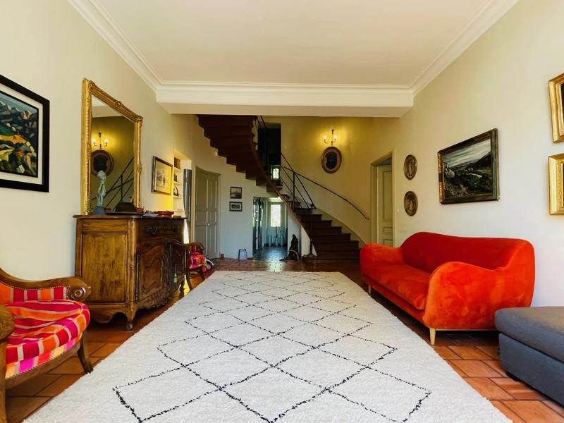 Propriété - 684 m² - 15 pièces