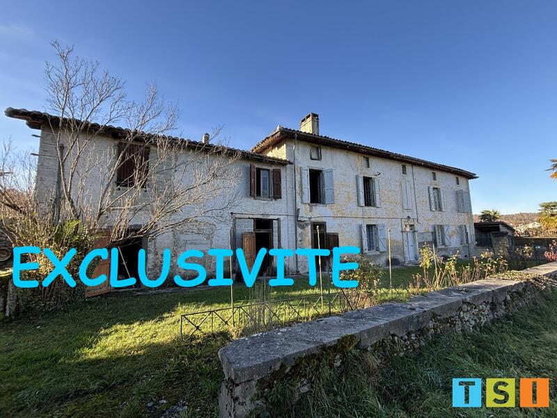 Maison - 280 m² - 10 pièces