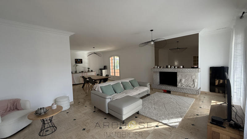 Maison traditionnelle - 220 m² - 7 pièces