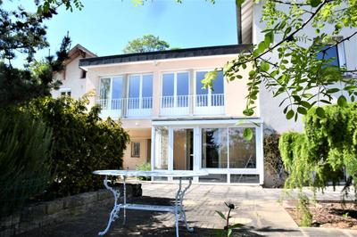 Propriété - 287 m² - 8 pièces