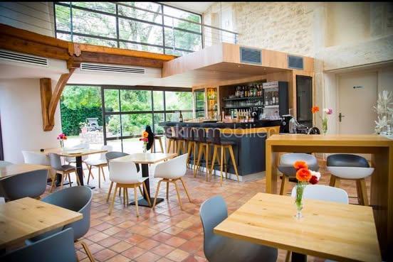 Moulin - 1 500 m² - 28 pièces