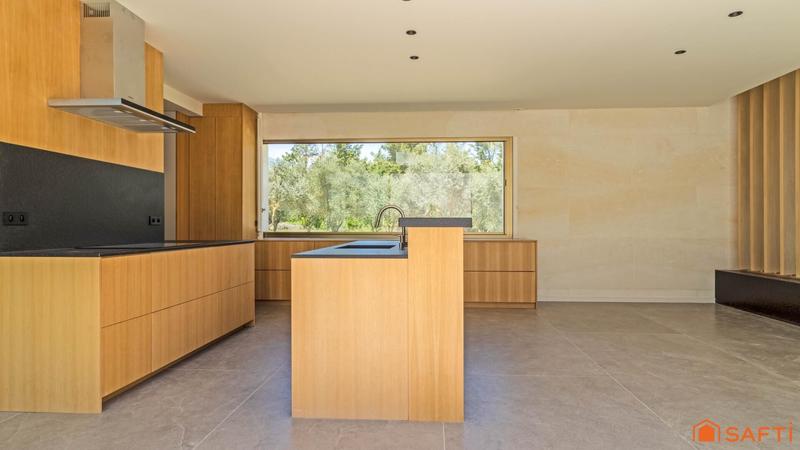 Maison - 250 m² - 5 pièces