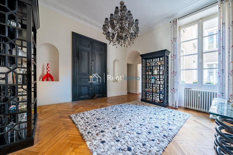 Appartement - 225 m² - 7 pièces
