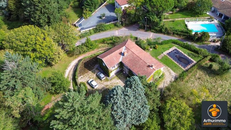 Maison - 240 m² - 8 pièces