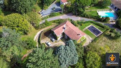 Maison - 240 m² - 8 pièces