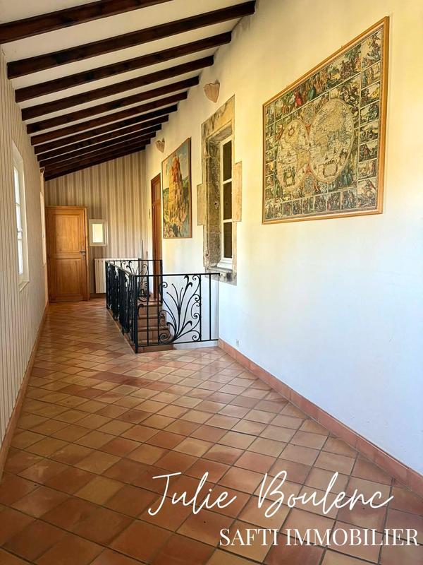 Maison - 341 m² - 12 pièces