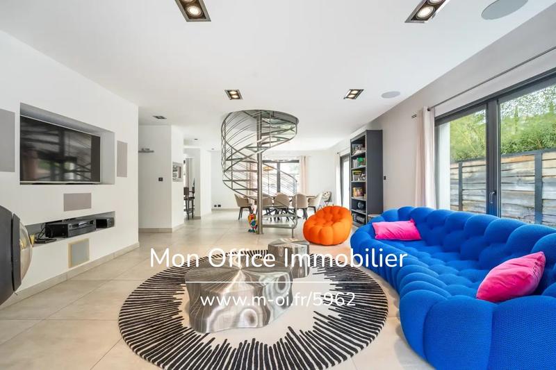 Maison - 180 m² - 5 pièces