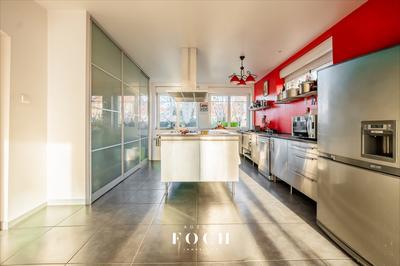Maison - 290 m² - 8 pièces