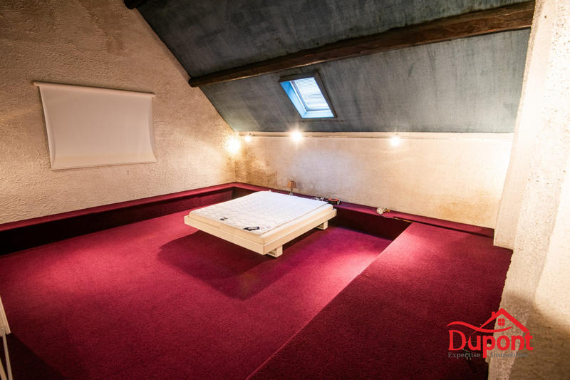 Maison - 285 m² - 8 pièces