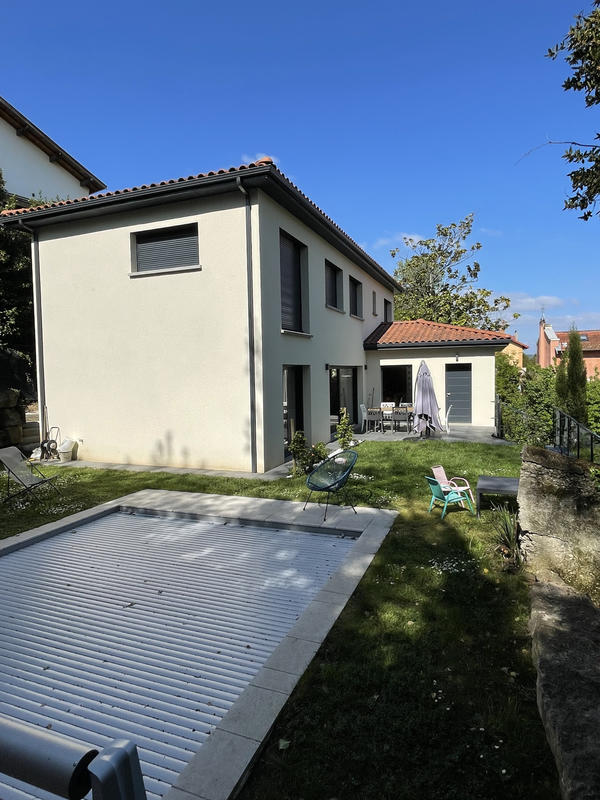 Maison - 220 m² - 6 pièces