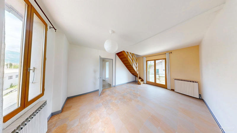 Maison - 216 m² - 8 pièces