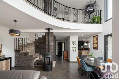 Maison - 220 m² - 7 pièces