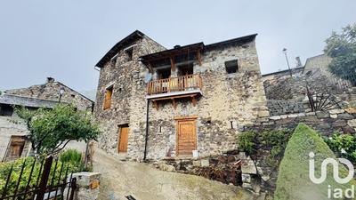 Maison - 303 m² - 4 pièces