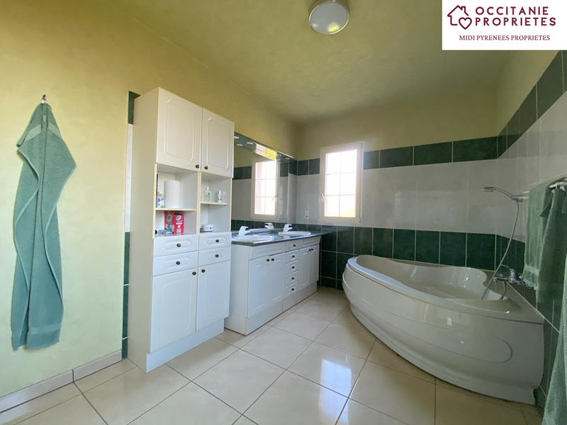 Maison - 211 m² - 5 pièces