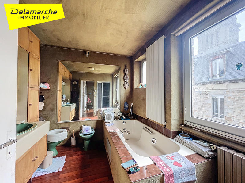 Maison - 247 m² - 8 pièces