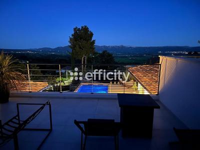 Maison - 200 m² - 7 pièces