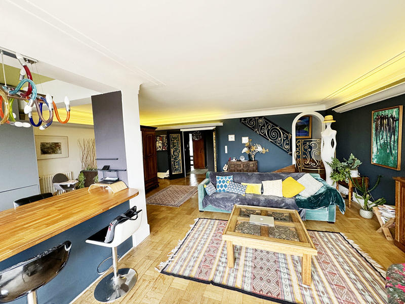 Maison - 305 m² - 13 pièces