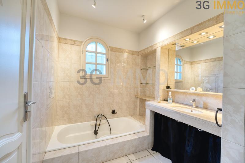 Villa - 209 m² - 8 pièces