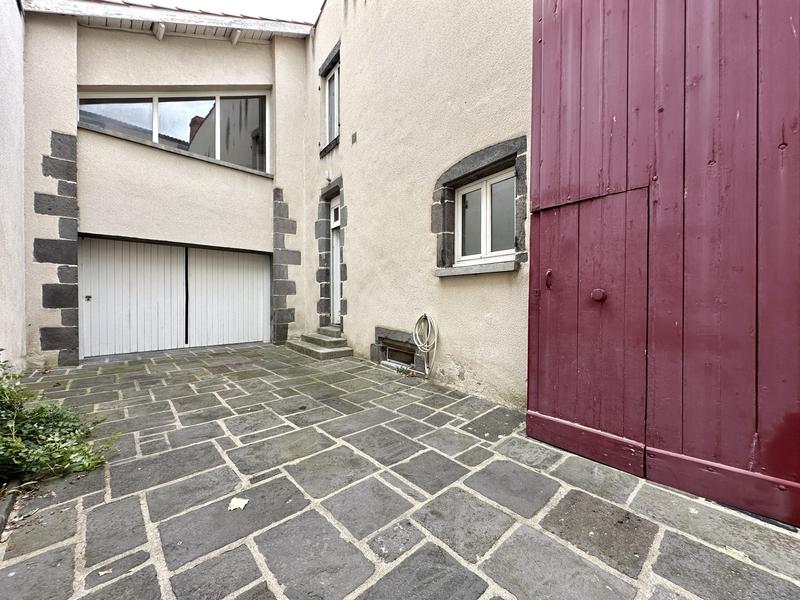 Maison ancienne - 241 m² - 6 pièces